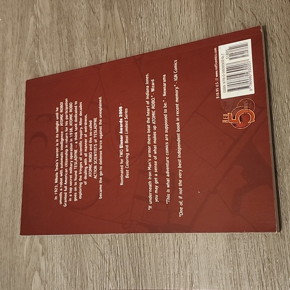 Atomic Robo- Vol One - Picture 2 of 4